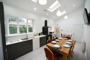 Cozy and Spacious 7-Bed House Liverpool